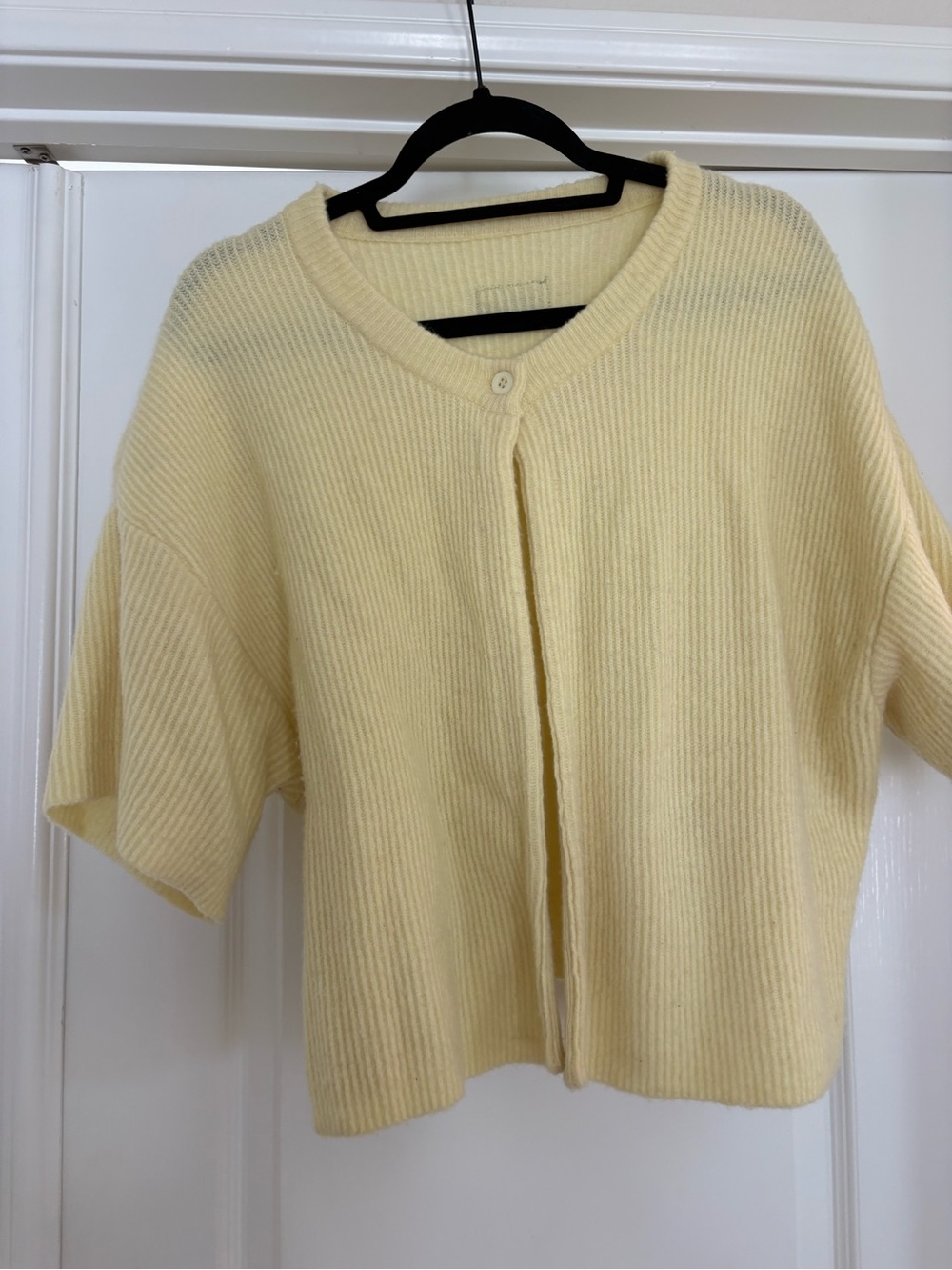 Daily drills Light Yellow Ribbed Short-Sleeve single button sweater